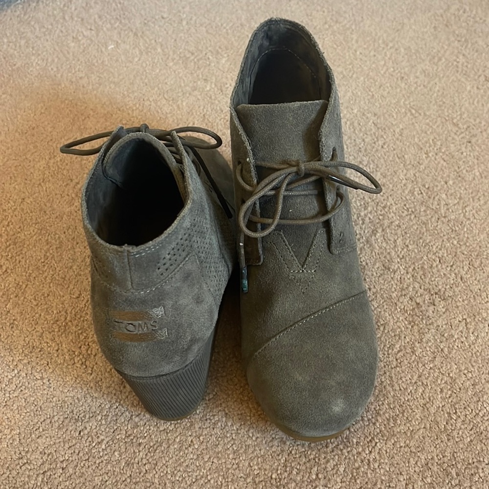 TOMS women’s heel bootie *NEVER WORN* size 10